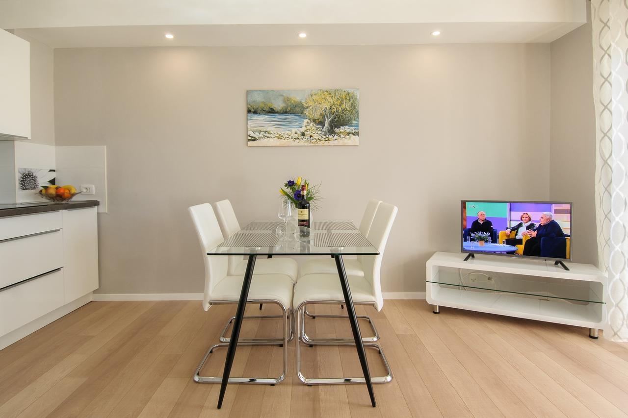 Apartment Motovunska 39 Porec Bagian luar foto